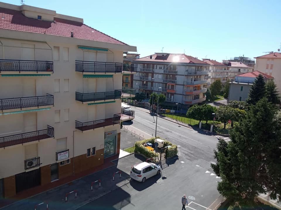Nonna Pella Appartamenti - Corbezzolo Pietra Ligure Oda fotoğraf